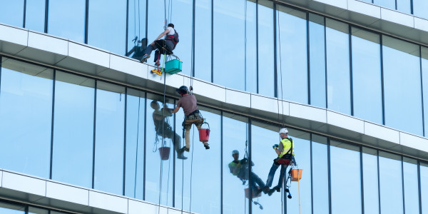 Trabajos Verticales en Fachadas de Edificios / Viviendas Betancuria · Pintado Económico y Rápido de Fachadas